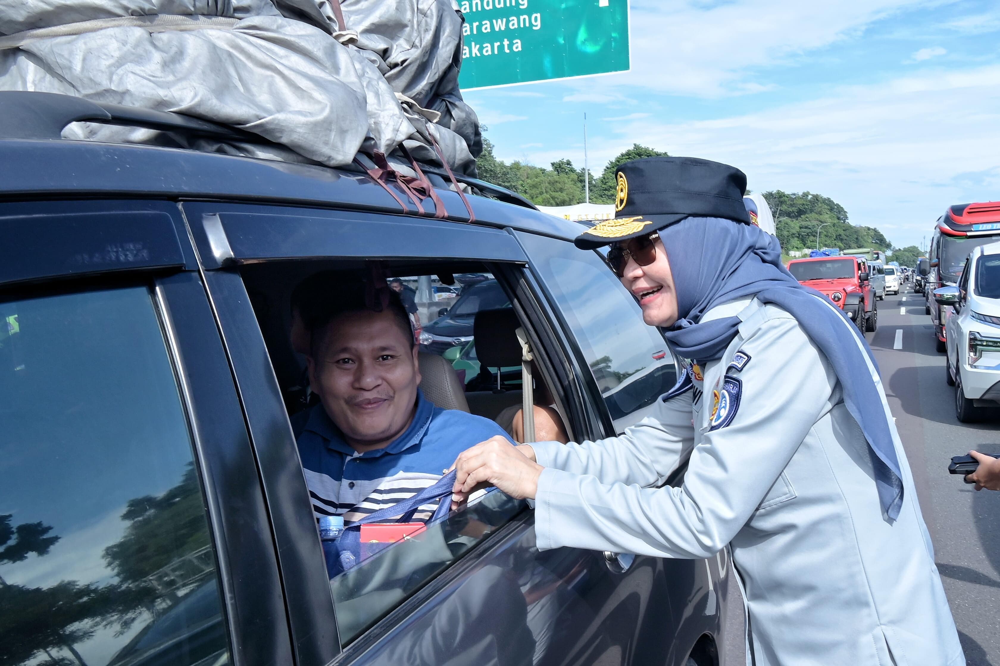 Pemberlakuan Skema One Way di KM 71 Tol Cikampek Utama Resmi Dimulai, PT Jasa Raharja Himbau Para Pemudik Mematuhi Instruksi yang Berlaku